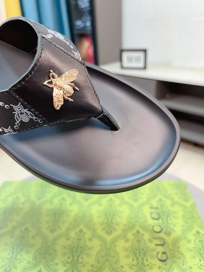 Men's shoes 💰260🌹🌹 (gucci-Gucci) New men's slippers, high-end boutique, made of cowhide, with exquisite embossed logo decoration on the upper, fine workmanship, super soft soles, casual, loose and comfortable, a must-have in summer! \nsize：38-44